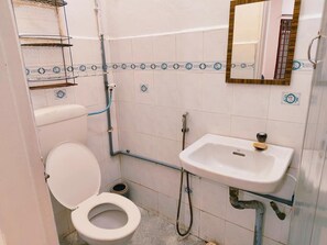 Standard Villa | Bathroom | Shower, hair dryer, towels, soap