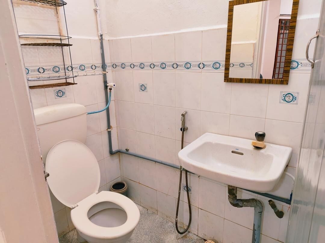 Biệt thự Tiêu chuẩn | Phòng tắm | Buồng tắm vòi sen, máy sấy tóc, khăn tắm, xà phòng 