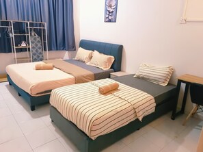 Standard Villa | Iron/ironing board, free WiFi - Taman Desa Kulai (Kulai)