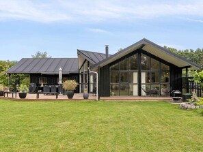 House | Outdoor dining - 4 Star Holiday Home in Hadsund (Hadsund)