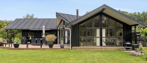 House | Tempat makan luar