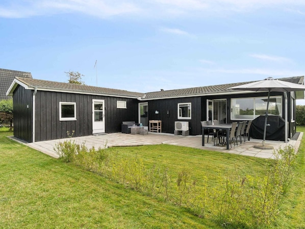 House | Exterior - 5 Star Holiday Home in Hadsund (Hadsund)