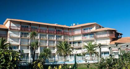 Apartment by Marine Lake With Pools