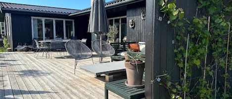 House | Outdoor dining