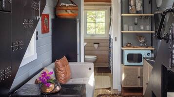 1 slaapkamer, een strijkplank/strijkijzer, gratis wifi, beddengoed