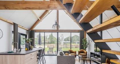 Modern Lodge Stay With Pond View