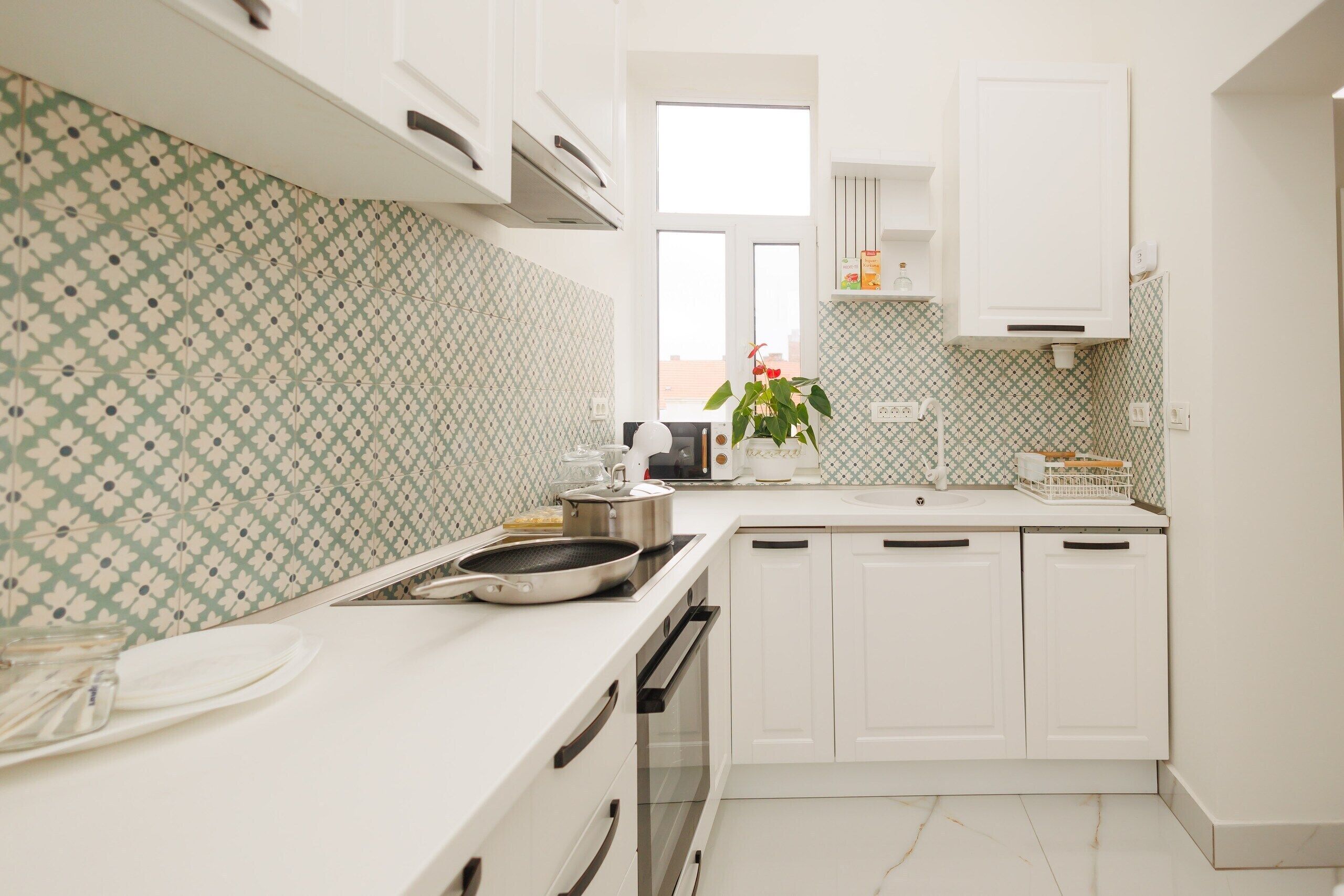 冰箱、微波炉、烤箱、炉灶