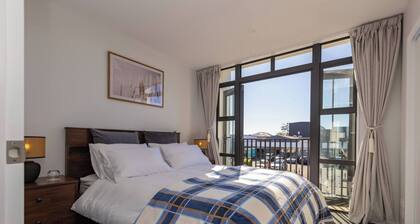 Central CBD Luxury 2 Bed Bliss By Town hall,Casino, Restaurants, Shopping