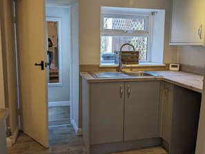 Fridge, microwave, oven, stovetop - Cosy Cottage in beautiful Masham (Masham)