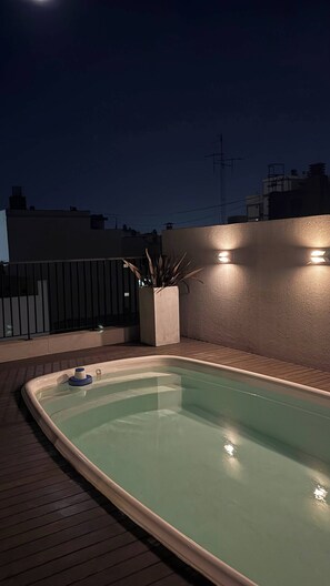 Outdoor spa tub - Alberti 360 Charming City Center Apartment with Shared Pool (Ciudad Autónoma de Buenos Aires)