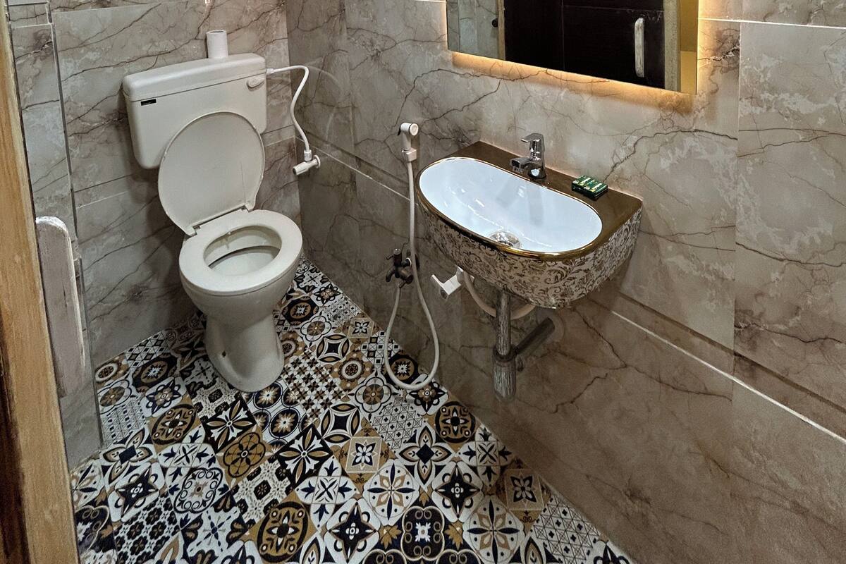 Standard Double Room | Soundproofing, iron/ironing board, free WiFi