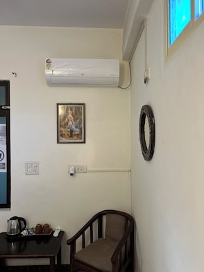Standard Double Room | Soundproofing, iron/ironing board, free WiFi