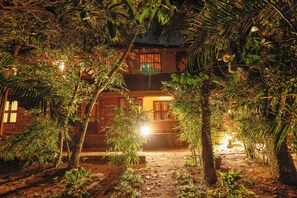 Basic Double or Twin Room, Balcony, Garden View