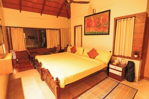 Premium-værelse med dobbeltseng eller 2 enkeltsenge - balkon - udsigt til have | Premium-sengetøj, individuel indretning, mørklægningsgardiner