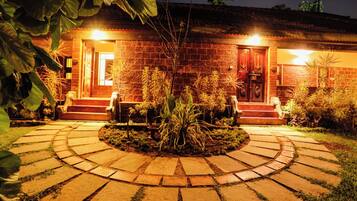 Premium Double or Twin Room, Balcony, Garden View