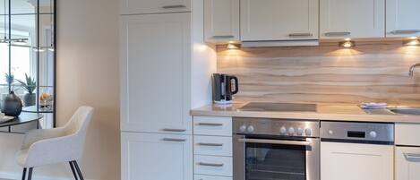 Microwave, dishwasher, coffee/tea maker, toaster