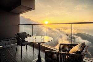 Executive Apartment, 3 Bedrooms, Balcony, Mountain View | Balcony view