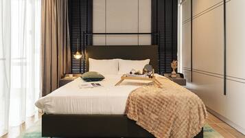 In-room safe, laptop workspace, iron/ironing board, free WiFi