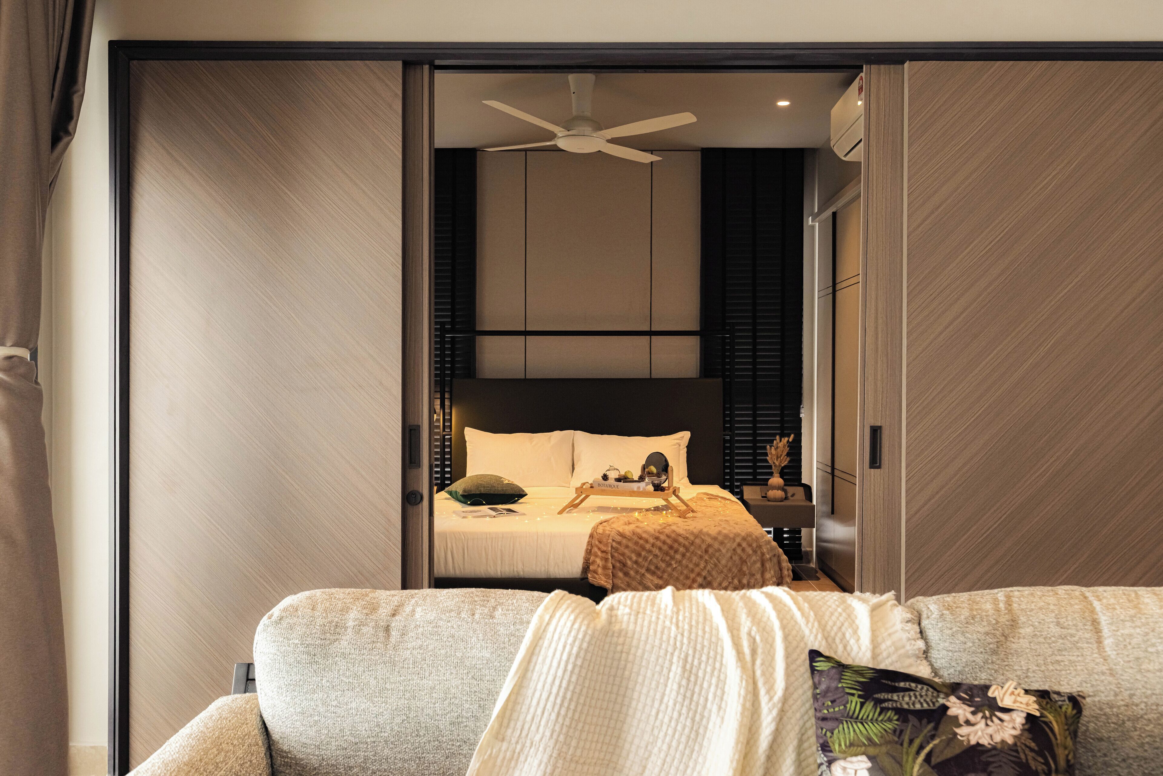 In-room safe, laptop workspace, iron/ironing board, free WiFi