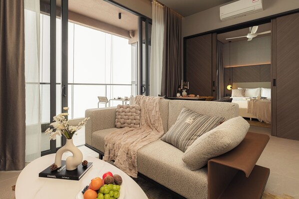 行政公寓, 1 间卧室, 阳台, 山景 | 起居区 | 智能电视