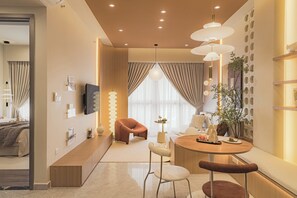 In-room safe, laptop workspace, iron/ironing board, free WiFi