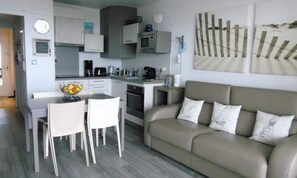 Living area - Sh04028 - The Corsair (Saint-Hilaire-de-Riez)