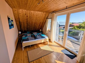 3 chambres, bureau, draps fournis