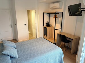 Double or Twin Room, Balcony, Partial Sea View | Free WiFi - Hostal Juan Carlos (Carboneras)