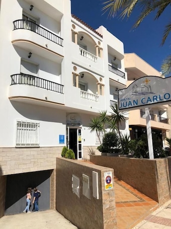 Exterior. Hostal Juan Carlos