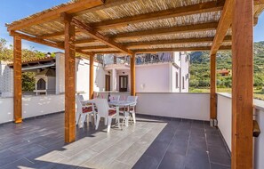 تناول الطعام بالخارج