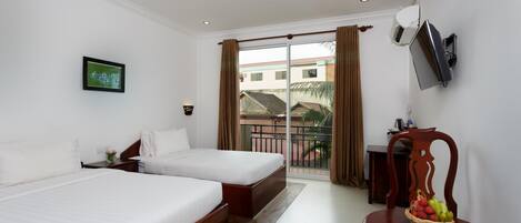 Deluxe-Zweibettzimmer, Balkon, Poolblick