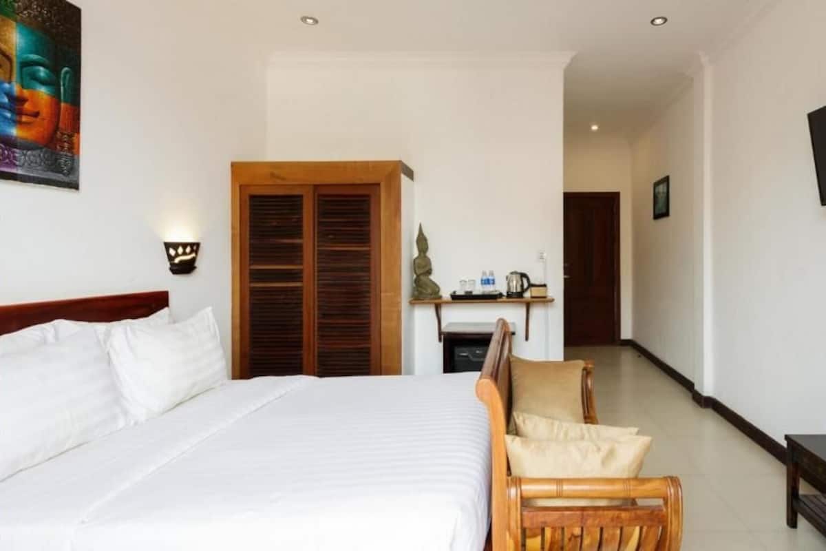 Deluxe Double Room, Balcony, Pool View | Minibar, in-room safe, soundproofing, free WiFi
