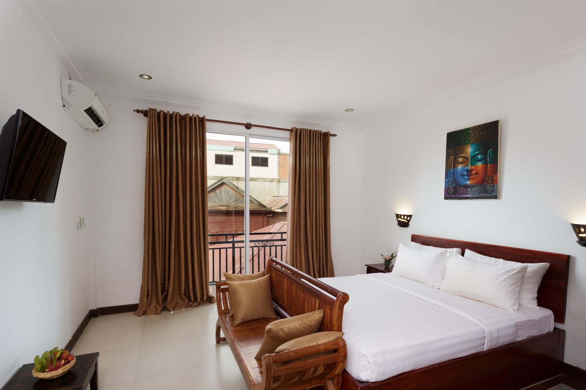 Minibar, in-room safe, soundproofing, free WiFi