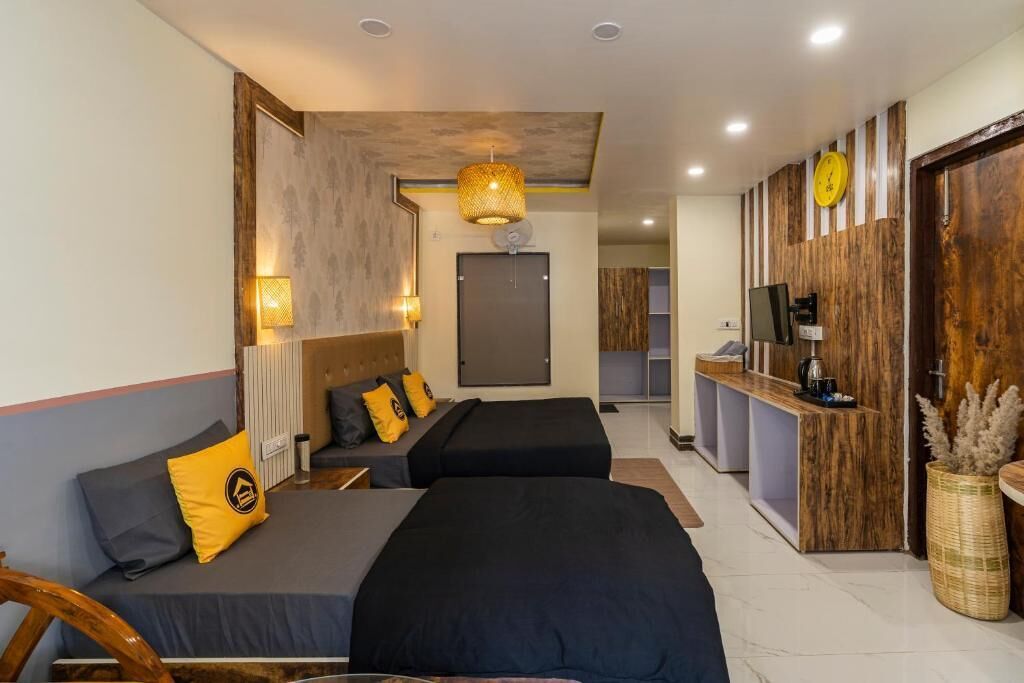 Superior Triple Room with Balcony | Blackout curtains, iron/ironing board, free WiFi, bed sheets