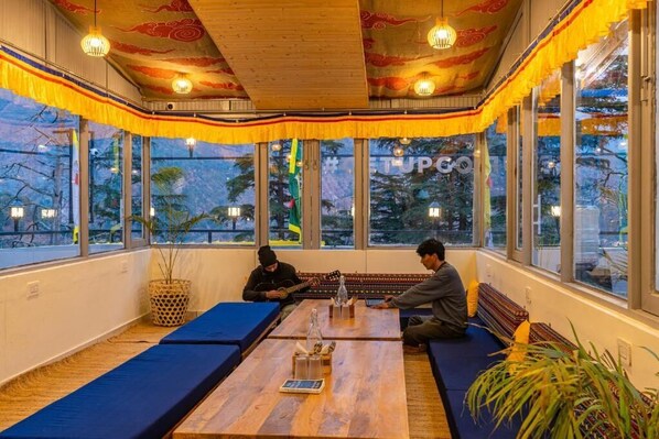 Living area - The Hosteller Mcleodganj Mall Road (Dharamshala)