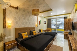 Superior Triple Room with Balcony | Blackout curtains, iron/ironing board, free WiFi, bed sheets
