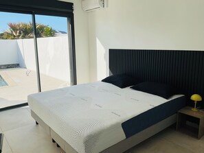 4 habitaciones, tabla de planchar con plancha, wifi y ropa de cama 
