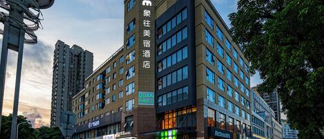 施設の正面