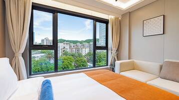 Classic Room | Laptop workspace, free WiFi, bed sheets