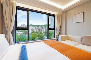 Laptop workspace, free WiFi, bed sheets