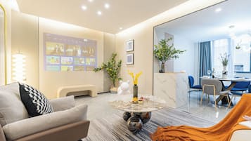 Premier Suite | Laptop workspace, free WiFi, bed sheets