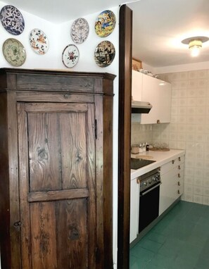 Oven, stovetop, dishwasher