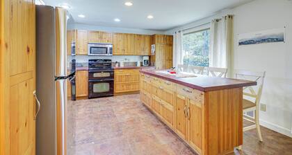 Fire Pit + Mountain Views: Outdoorsy PNW Escape