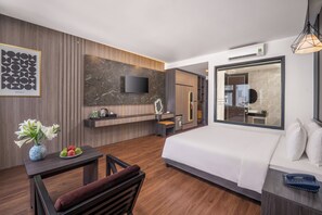 Suite Room Cityview with Bathtub | Ylelliset vuodevaatteet, untuvapeitot, memory foam -patjalliset sängyt