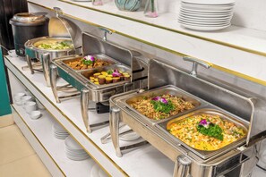 Free daily buffet breakfast - ELC Luxury Hotel Danang - An Thuong Walkin Street (Da Nang)