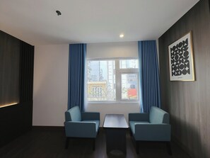 Suite Room Cityview with Bathtub | Living area | Flat-screen TV