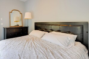 1 室のベッドルーム、デスク、インターネット、ベッドシーツ