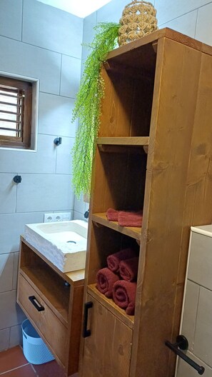 Douche, serviettes fournies