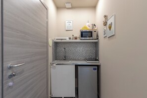 Apartment, 2 Bedrooms, Balcony | Private kitchen | Coffee/tea maker, dining tables