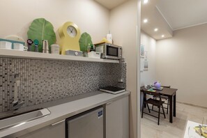 Apartment, 2 Bedrooms, Balcony | Private kitchen | Coffee/tea maker, dining tables